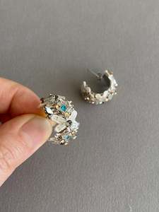 Rhea Hoops: RHE367F28