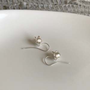 Matte Tulip Hook Earrings - THE08