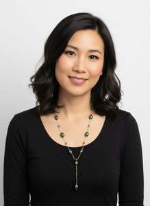 Drop Shell Pearl Series: Elegant Green Pearl Pendant Necklace