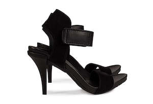 Pedro Garcia: Yola - Black