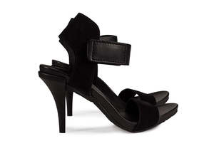 Pedro Garcia: Yola - Black
