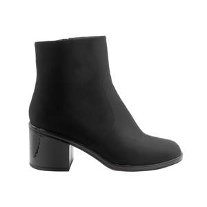 Last Pairs: Moot - Black