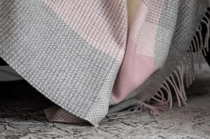 Cashmere Lambswool Throw Rose Foxford