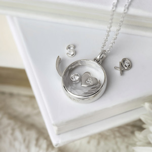 Christmas Gifts: Medium Faceted Silver Locket