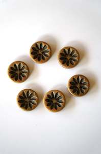 Dark Wooden Flowers - 4 holes