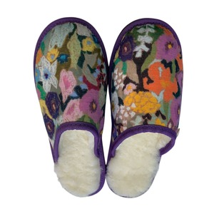Wardrobe: Hollyhocks Floral Large White Slippers