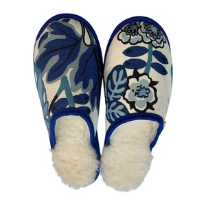 Wardrobe: Blue Floral Large White Slippers