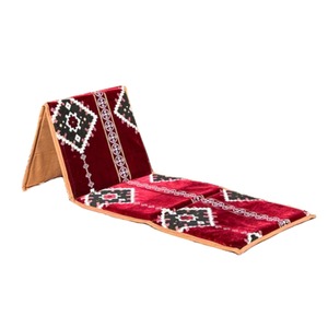 Furniture: Sara Lounger