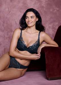 Lingerie: Wacoal  Mayumi Underwire Plunge Lace Bra (Midnight)