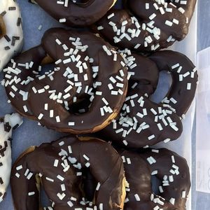 Products: Dark chocolate pretzel – Little Bread Loaf