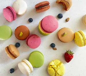 Christmas: 10 Mixed Flavours of Macarons in a gift box