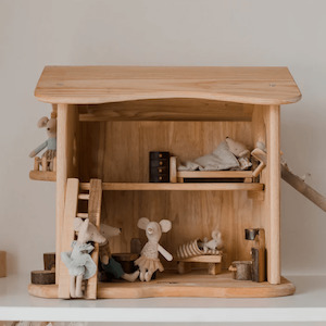 Dolls: Q Toys Two Storey Cottage