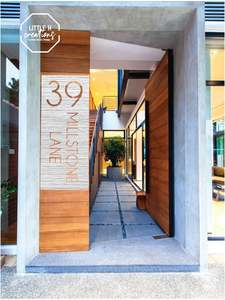 Custom House Numbers: Large Vertical street name & number