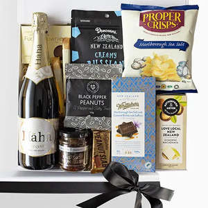 Gourmet Food Alcohol Gift Boxes: Sweet 'n' Savoury
