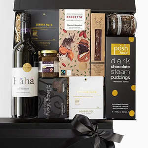 Gourmet Food Alcohol Gift Boxes: Gourmet Delights