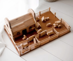 The Naturist: Q Toys | Wooden Farm and Barn Play Set