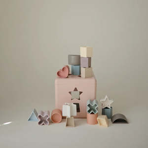 Mushie Shape Sorting Box | Petal