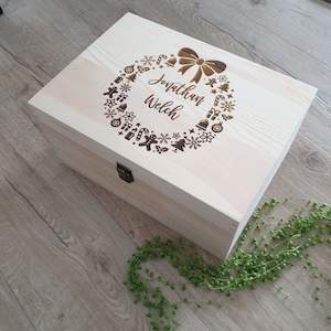 Wooden Boxes: Christmas Eve Box Wreath