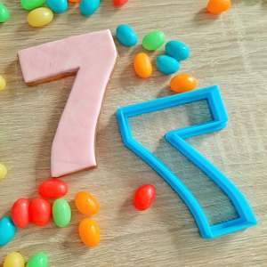 Number Cookie Cutters Fondant Stamps: Number 7 Cookie Cutter