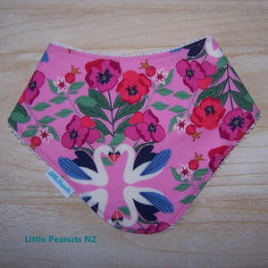 Baby Toys Gifts: Swan Dribble Bib