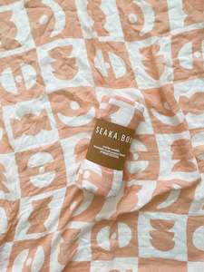 Swaddle: SEAKA.BOO Aria Muslin Swaddle - Peach