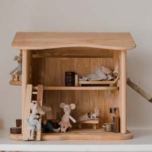 Q Toys: Q Toys Cottage Doll House