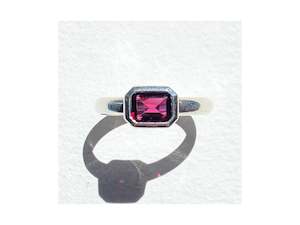 Charlie Lattimore 1: Oval Bezel Ring - Rhodolite Garnet