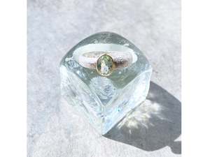 Reticulated silver band green amethyst ring