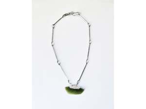 Jacqueline Morren: Jade pendant with silver chain