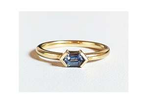9ct Gold hexangonal Sapphire ring