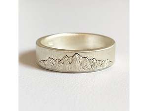 Charlie Lattimore 1: 'Remarkables' band ring