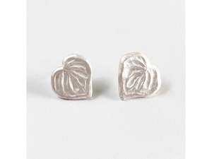 Victoria Pallin: Small fine silver kawakawa stud earrings