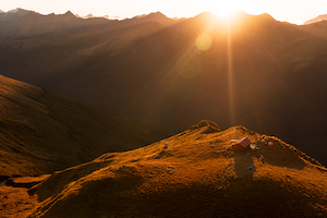Brewster Hut Golden Rays