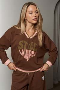 Heart V Neck Sweat - Choc