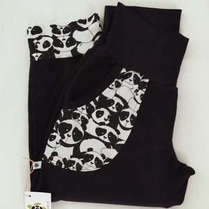 Womans Ready To Post Clothes: RTS** Size 16 Woman's Black 3/4 Joggers With Panda Pockets!