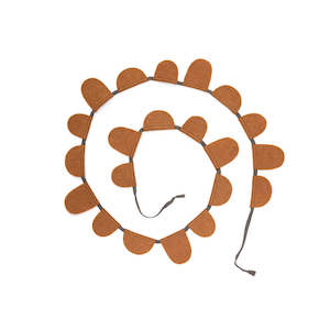 Muskhane: Muskhane Felt Round Garland | Caramel