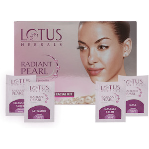 LOTUS HERBALS RADIANT PEARL FACIAL KIT 37gm (DATED-JULY-2024)
