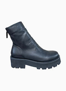 New Footwear 1: Tamara Busty Black