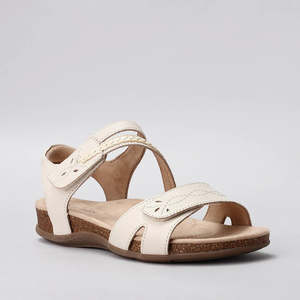 New Footwear 1: CC Resorts Ferro Beige