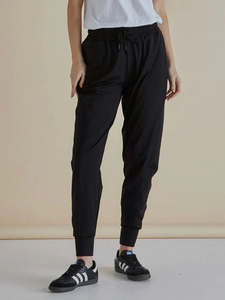 Betty Basics: Betty Basics Cara Travel Jogger Black