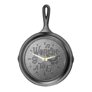 Kitchen Gear: Cast Iron 9 to 5 Dolly Skillet Clock 22cm