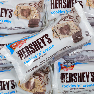 Hersheys: Mrs Freshley's Cookies 'n' Creme Cakes
