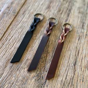 Accessories: Twist detail keyfob
