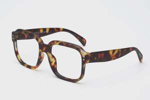 Accessories: 3pm Brown Tort Readers