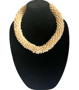 LEI Shell Necklace