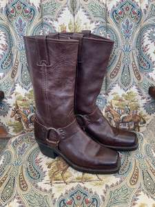 Shoes: Frye