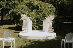 Products: Oval Riser - Loula – Wedding & Event Hire