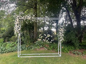 Modern White Arch - Loula – Wedding & Event Hire