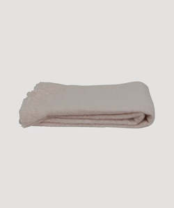Homewares: Throw Tassel Pink