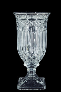 Homewares: Deluxe Clear Cut Glass K9 Table Vase